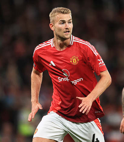 曼聯(lián)謹慎應對德里赫特背傷：穩步康復待王者歸來(lái)