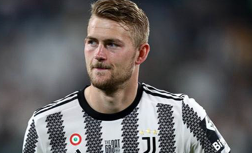 曼聯(lián)謹慎應對德里赫特背傷：穩步康復待王者歸來(lái)